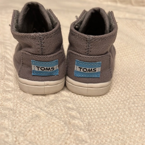 TOMS  Sneaker Hook & Loop Adjustable Gray Baby Shoes - Picture 3 of 5